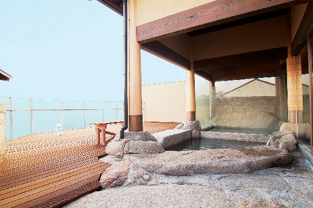 オーシャンビューの料理旅館で鯛料理を満喫「海宿 千年松」(大島)