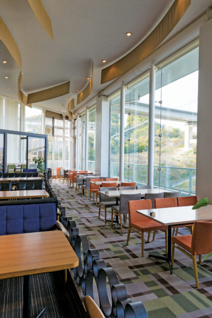 地産地消の多国籍料理を味わえる「風のレストラン」(今治)