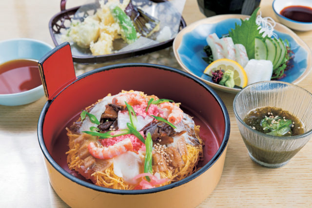 名店で味わう内容充実の郷土料理「すし丸 道後店」