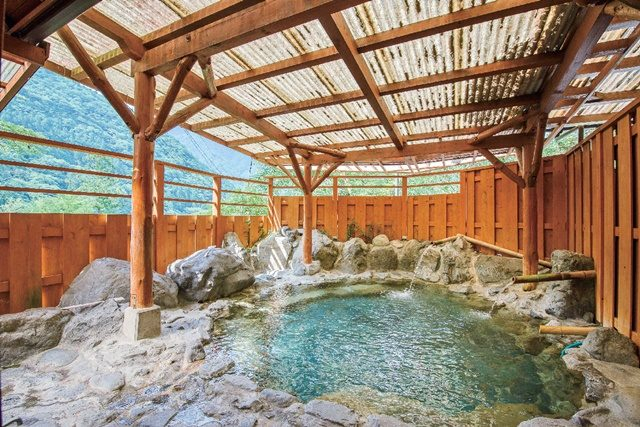 【寸又峡 夢のつり橋周辺スポット】寸又峡温泉 町営露天風呂 美女づくりの湯