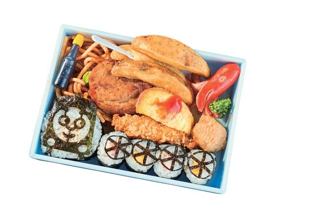 SL車内で駅弁をパクッ