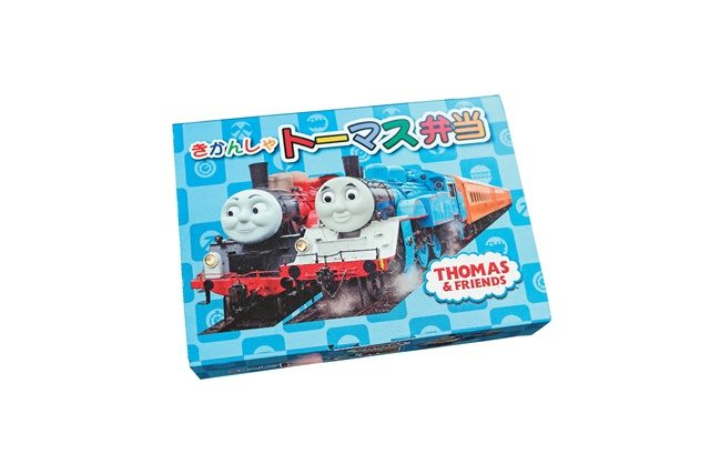 SL車内で駅弁をパクッ