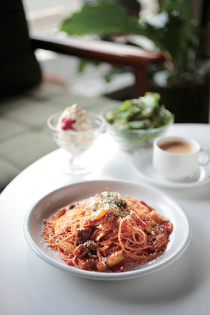 【大井川のグルメスポット】SLを望むおしゃれレストランバー「RonNoBar」