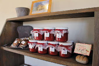 【益子のパン屋】昔懐かしのコッペパンに好みのクリームをサンド「えみぱん」