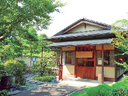 【旅ネタ!】駿府城公園「紅葉山庭園」のお茶と和菓子で風流な時を