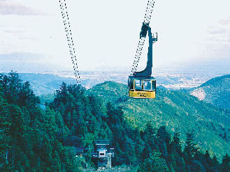 【眉山ロープウェイ】10分間の空中遊覧を楽しもう