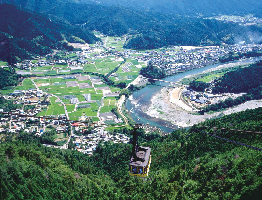 【眉山ロープウェイ】10分間の空中遊覧を楽しもう