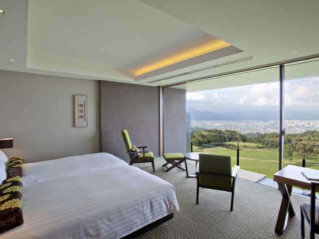 目の前に広がるのはまさに絵画のような風景「日本平ホテル」