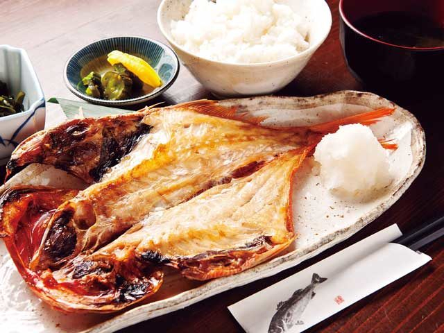 自家製干物の定食が人気「港食堂」