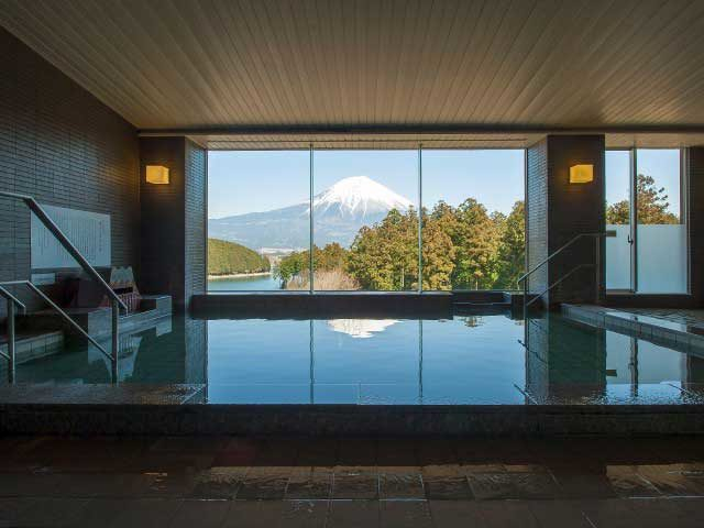 どこからも富士山を望むレイクサイドリゾート「休暇村富士」