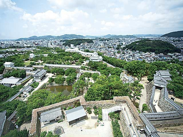 姫路城は空から見るとこんなに広い!