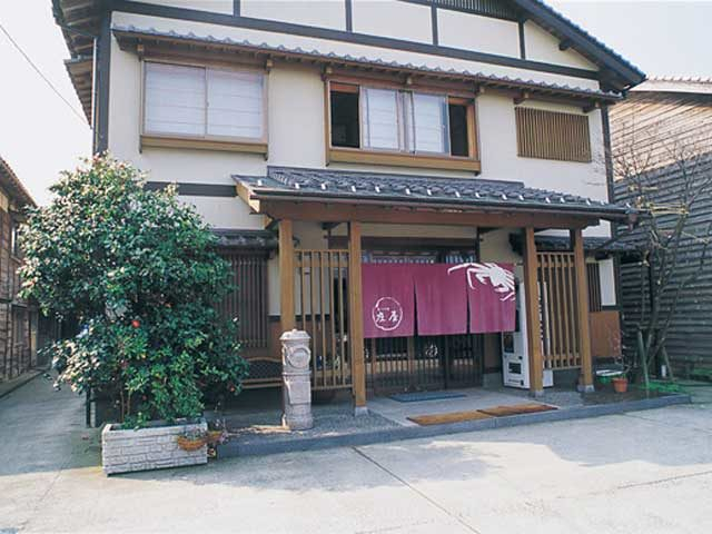 新鮮な魚介を使う料理自慢の宿「香りのお宿庄屋」