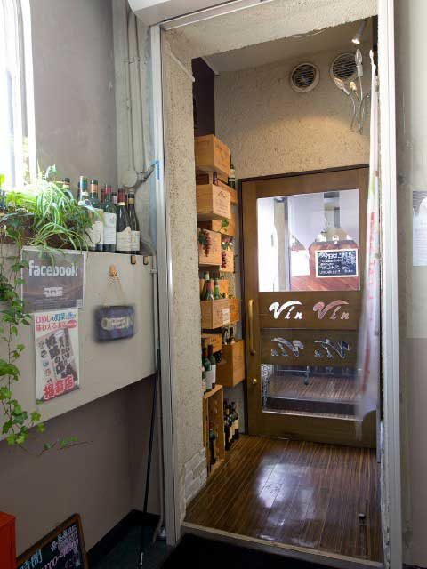 遠方からの客も多い人気フレンチ「ムッシュ田中の料理とワインの店 VinVin」