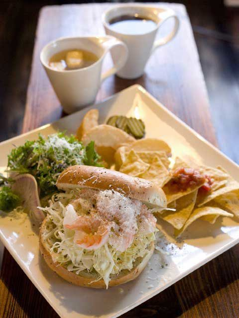 ランチもディナーも楽しめる気楽なカフェ「RH BAGELS」