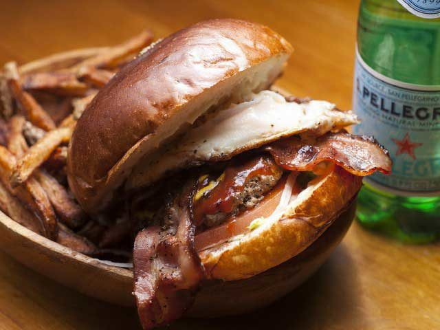 隠れ家のような人気ベーカリー&カフェ「BAKERY燈LAMP」