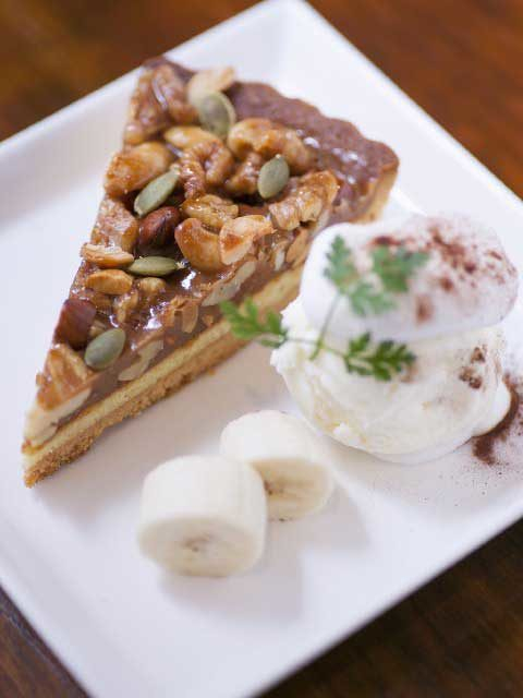 ゆったりソファでくつろげるオーセンティックカフェ「C^arma」