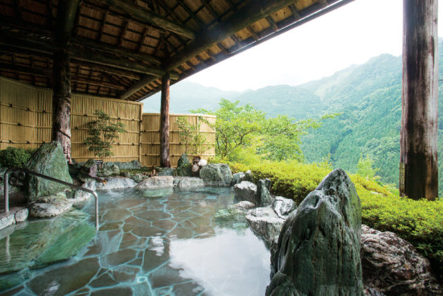【徳島・祖谷×ケーブルカーで行く露天風呂】ケーブルカーで上る天空の湯でおなじみ「新祖谷温泉 ホテルかずら橋」