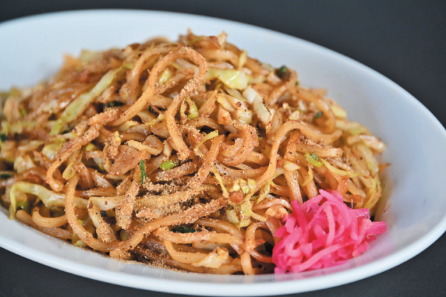 浅間大社のお参りの後に「富士宮やきそばアンテナショップ」