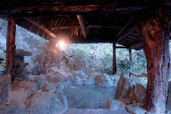 【徳島・祖谷×ケーブルカーで行く露天風呂】ケーブルカーで上る天空の湯でおなじみ「新祖谷温泉 ホテルかずら橋」