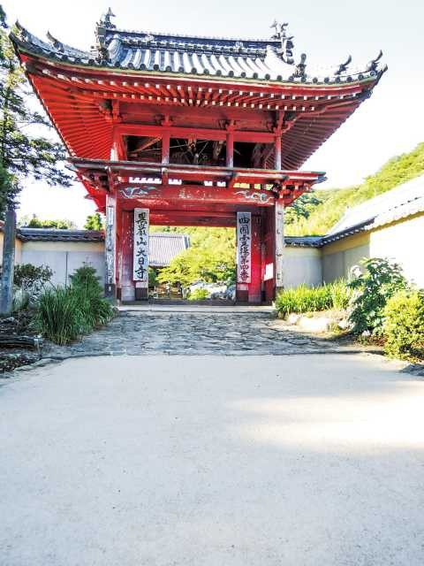 【お遍路×第4番札所】朱塗りの鐘楼門が目を引く古刹「大日寺」