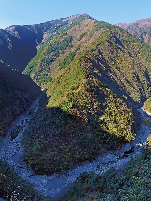 【徳島・祖谷×ドライブ】目がくらむほどの断崖絶壁に圧倒される!「祖谷渓」