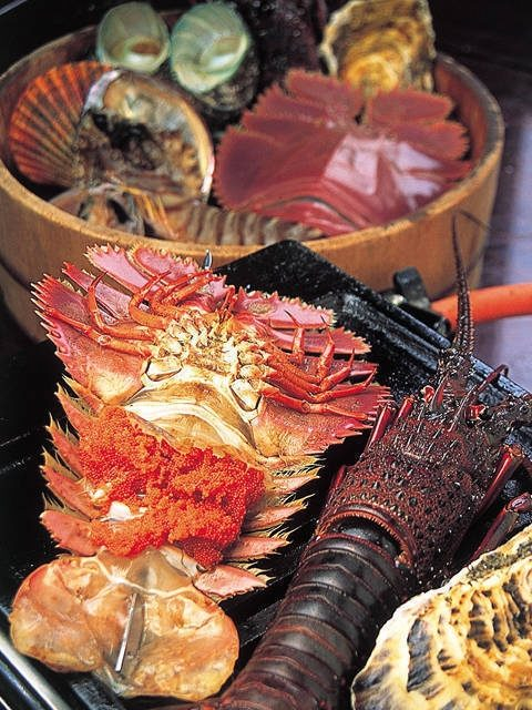 【徳島×魚介】伊勢えびやアワビの豪華食材を踊り焼きで「海女料理ししくい」