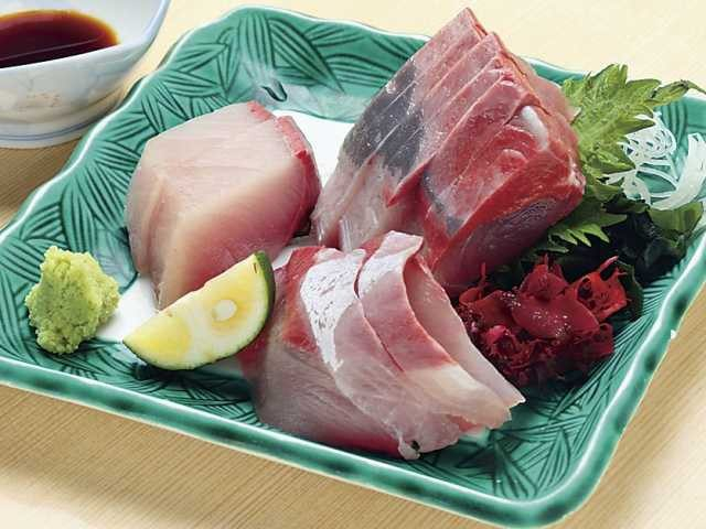 【徳島×魚介】はみ出しインパクト! 魚介てんこ盛りの豪華丼「漁協食堂うずしお」