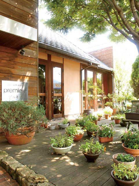 quench cafe premiere