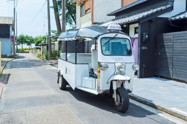 海辺の日常に溶け込む一棟貸しの古民家の宿「日本色」