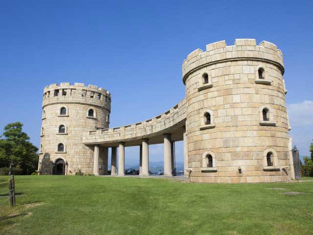 松山市政100年を記念して建設された「松山総合公園」