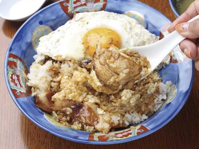 【愛媛・パーフェクトコース 2日目❶】12:00 焼豚玉子飯でランチ