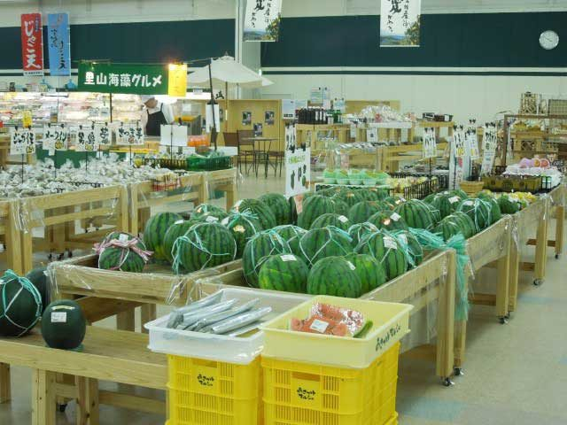 「あさつゆマルシェ」で鮮度抜群の野菜をゲット!