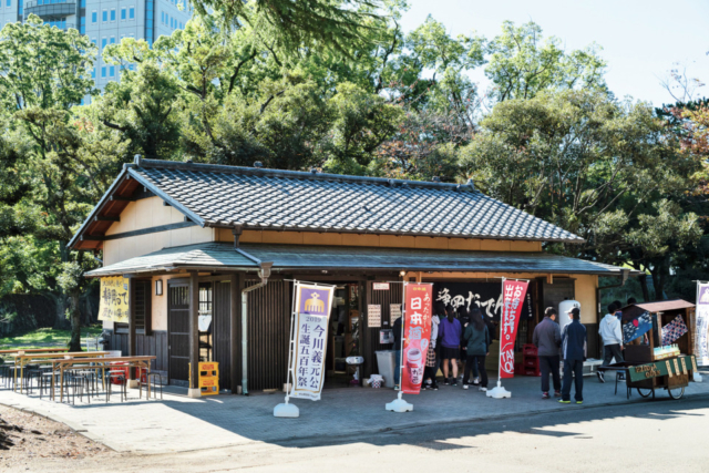 昼間から気軽に静岡名物が味わえる「おでんやおばちゃん 駿府城公園店」 <駄菓子屋系>
