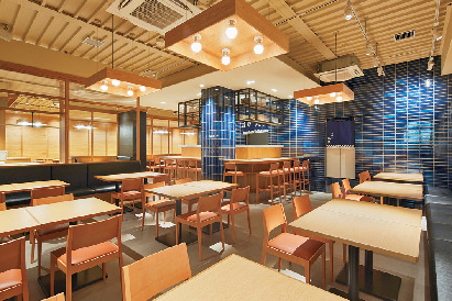 その高さ15センチ!名物のかき揚げタワー「魚河岸丸天 みなと店」