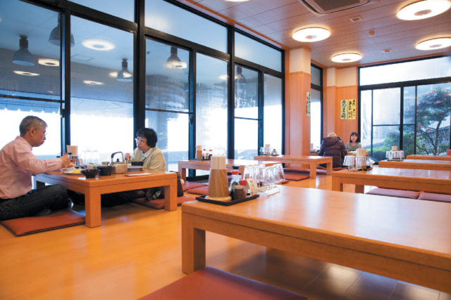 【徳島×魚介】一級品の新鮮魚介を行列必死の人気店で「びんび家」