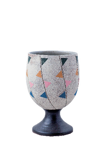 線を生かしたデザインと色彩のコントラスト「市野悟窯」