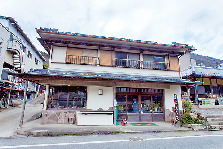 普段づかいが楽しくなる、温かみある器たち「丸八窯」