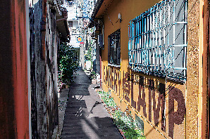 隠れ家のような人気ベーカリー&カフェ「BAKERY燈LAMP」