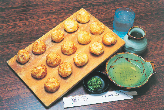 【魚の棚商店街の明石焼き】明石ダコをふくよかな生地が包み込む「たこ磯」