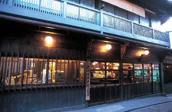 明治末期から続く炭酸せんべい「三津森本舗」