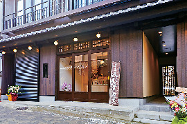 室町時代から伝わるかわいい人形筆「灰吹屋西田筆店」