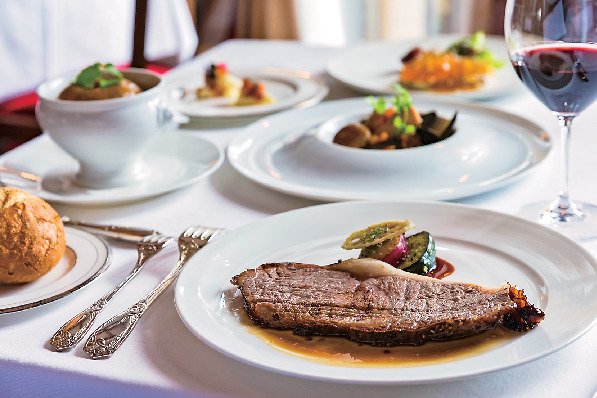 クラシカルな雰囲気の中でゆったりフレンチ「ジェームス邸」