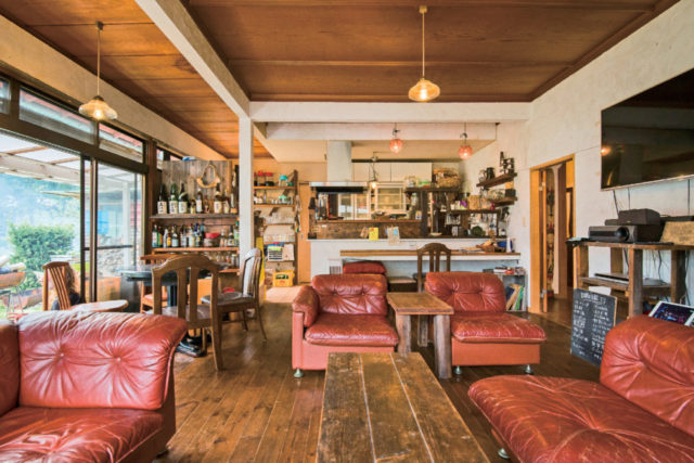 山と茶畑に囲まれた四季を感じる憩いの宿「BACK PACKERS 風流」