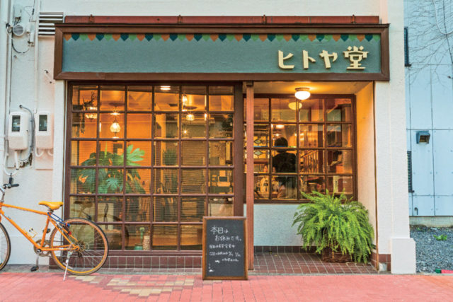 レトロなインテリアが魅力 女性客への配慮も嬉しい「泊まれる純喫茶 ヒトヤ堂」