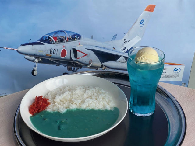 【浜松無料観光×航空自衛隊 浜松広報館エアーパーク】ラウンジで一休み