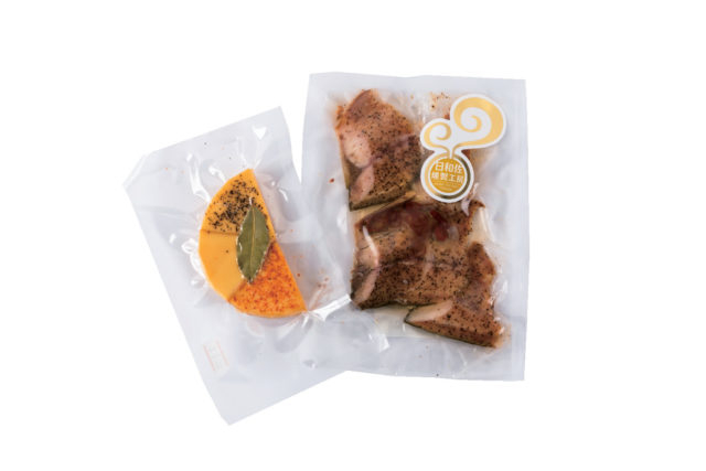 【徳島×産直市】JR徳島駅近くの新町川沿いに約80店舗のパラソルショップが集結「とくしまマルシェ」