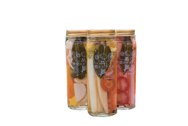 【徳島×産直市】JR徳島駅近くの新町川沿いに約80店舗のパラソルショップが集結「とくしまマルシェ」