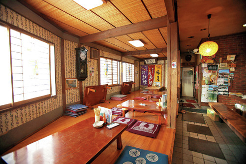 活気ある雰囲気が◎の人気店「ゆぐち」