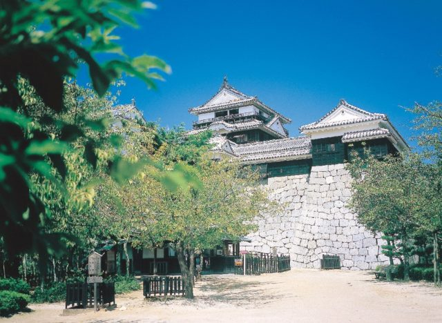 【愛媛観光×市内線】松山の中心にそびえる「松山城」