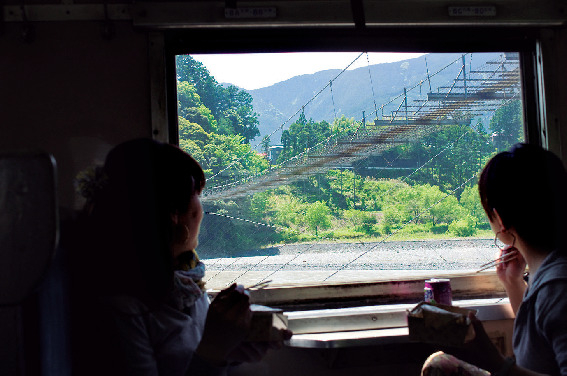 車窓からの眺めを満喫